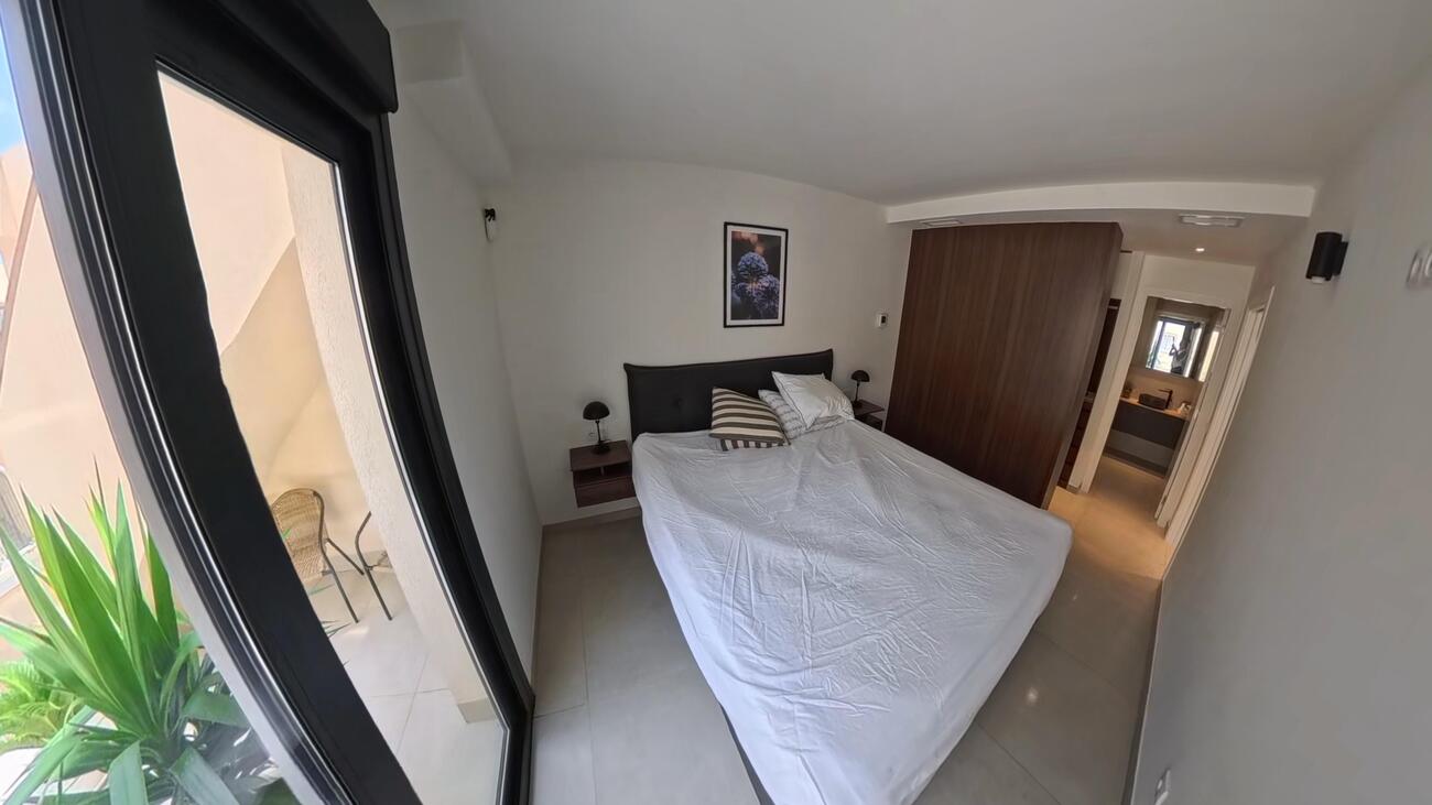 Apartamento en Torrevieja, Alicante, España 2 dormitorios, 93 m2 No. 194125