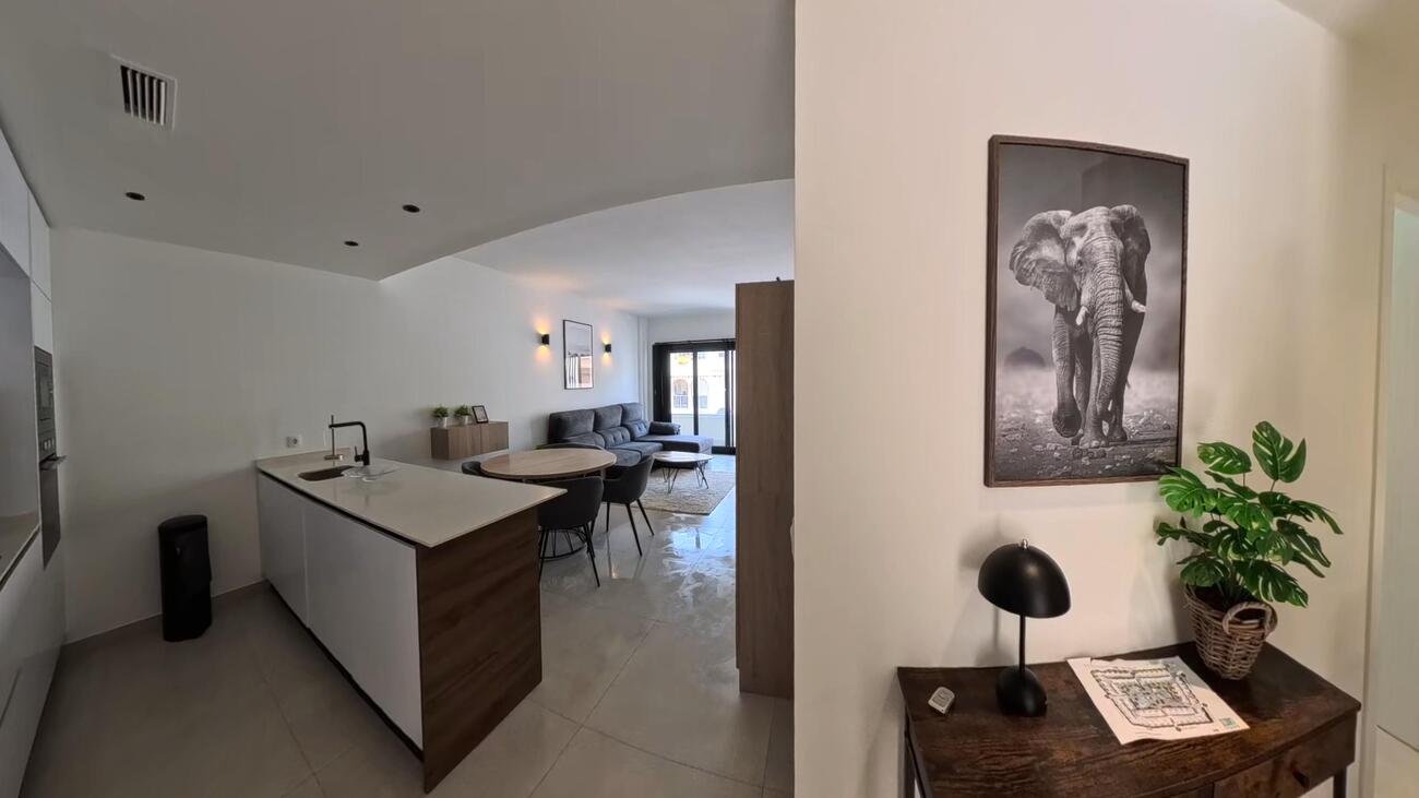 Apartamento en Torrevieja, Alicante, España 2 dormitorios, 93 m2 No. 194125