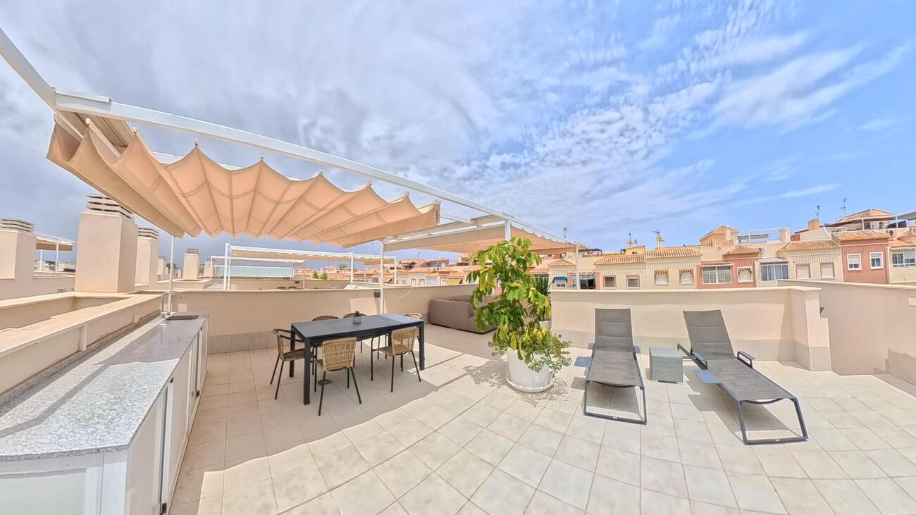 Apartamento en Torrevieja, Alicante, España 2 dormitorios, 93 m2 No. 194125