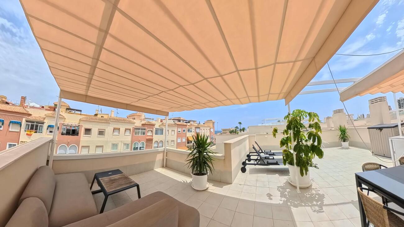 Apartamento en Torrevieja, Alicante, España 2 dormitorios, 93 m2 No. 194125