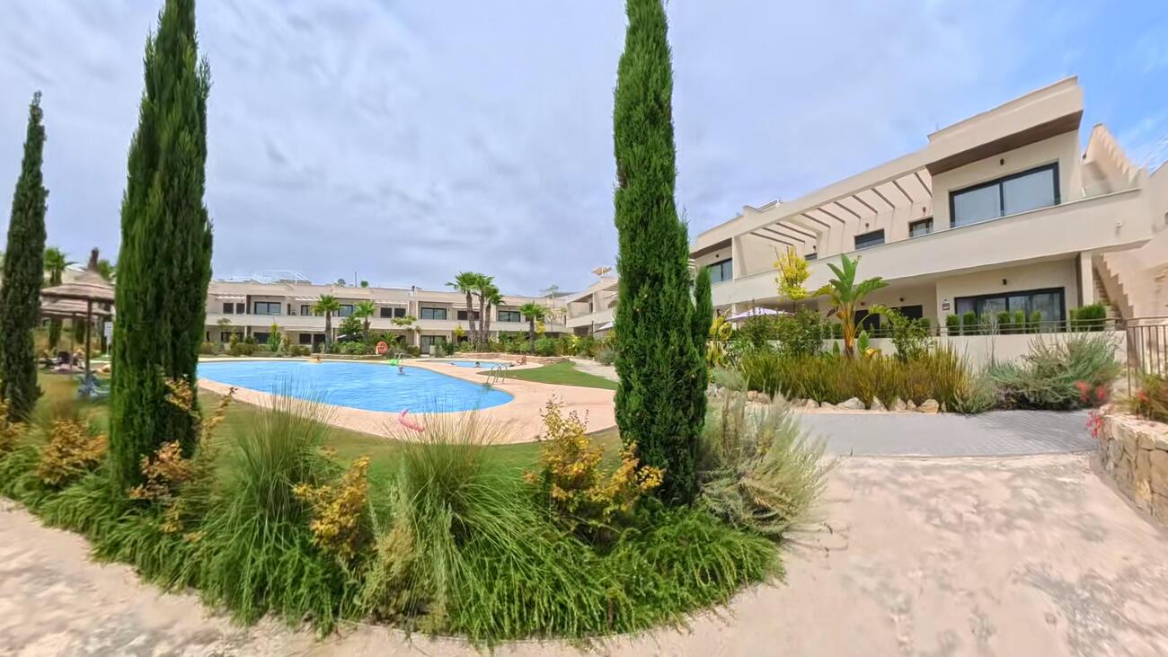 Apartamento en Torrevieja, Alicante, España 2 dormitorios, 93 m2 No. 194125