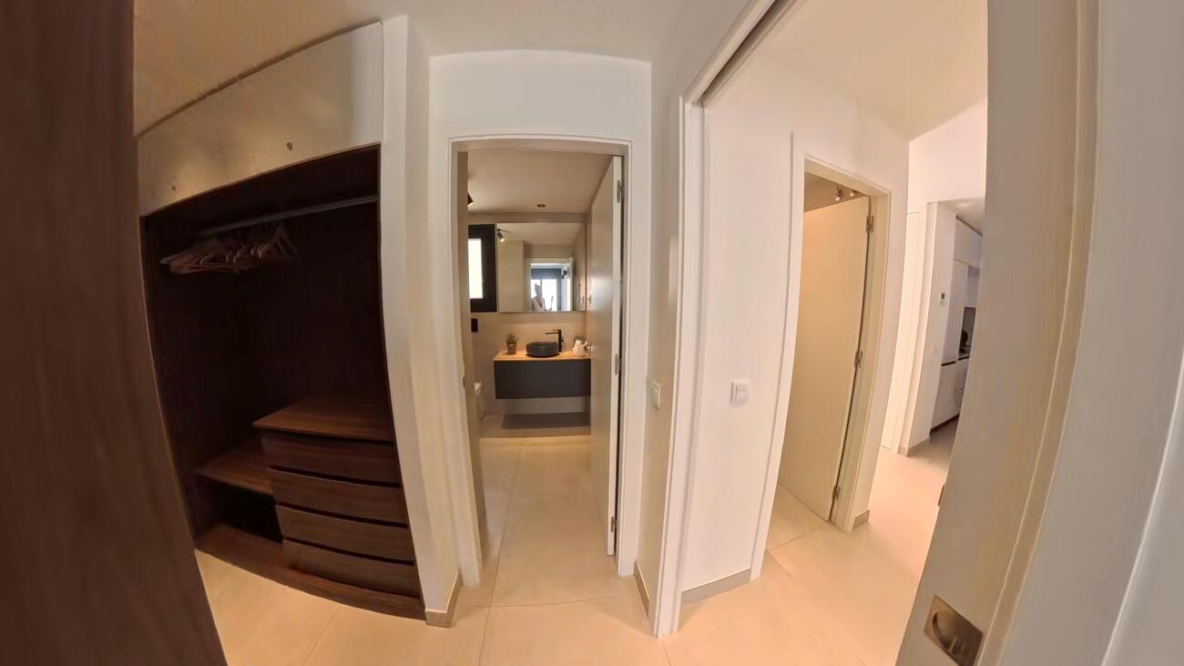 Apartamento en Torrevieja, Alicante, España 2 dormitorios, 93 m2 No. 194125