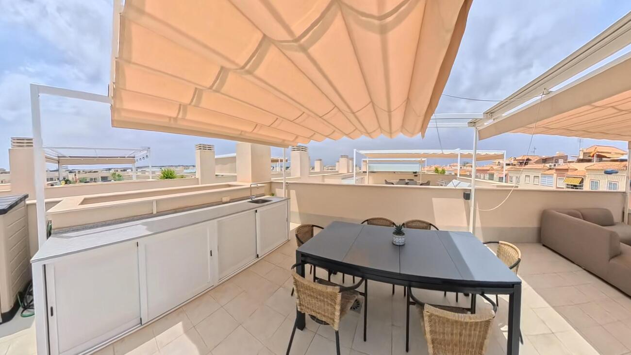 Apartamento en Torrevieja, Alicante, España 2 dormitorios, 93 m2 No. 194125