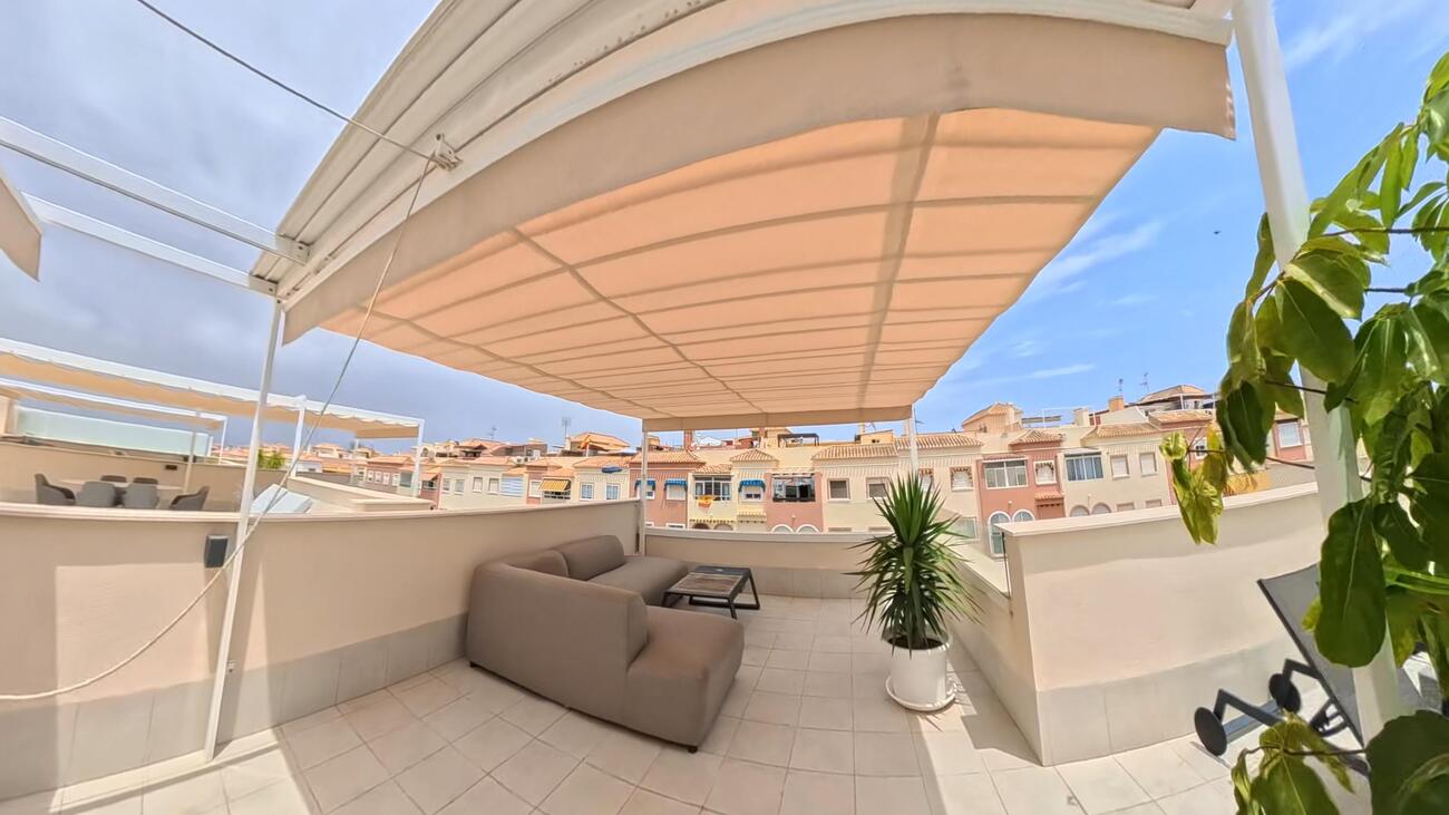 Apartamento en Torrevieja, Alicante, España 2 dormitorios, 93 m2 No. 194125