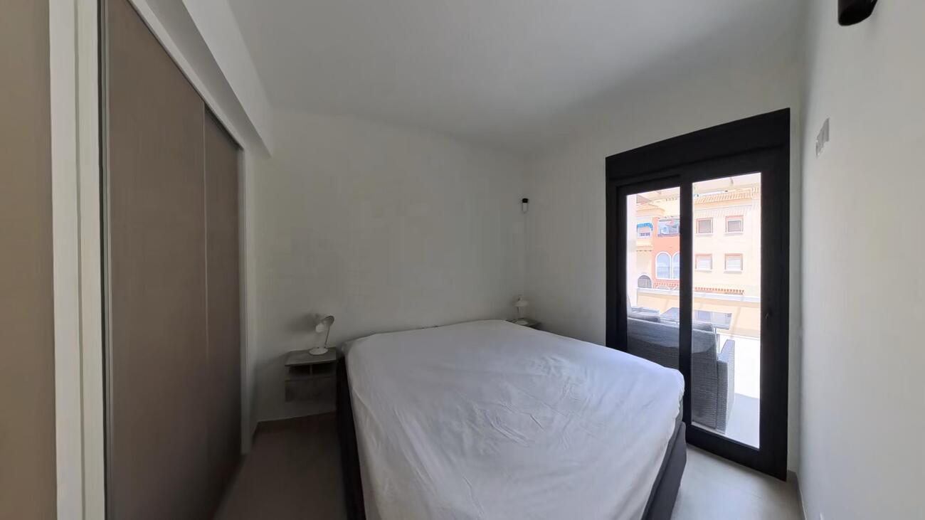 Apartamento en Torrevieja, Alicante, España 2 dormitorios, 93 m2 No. 194125