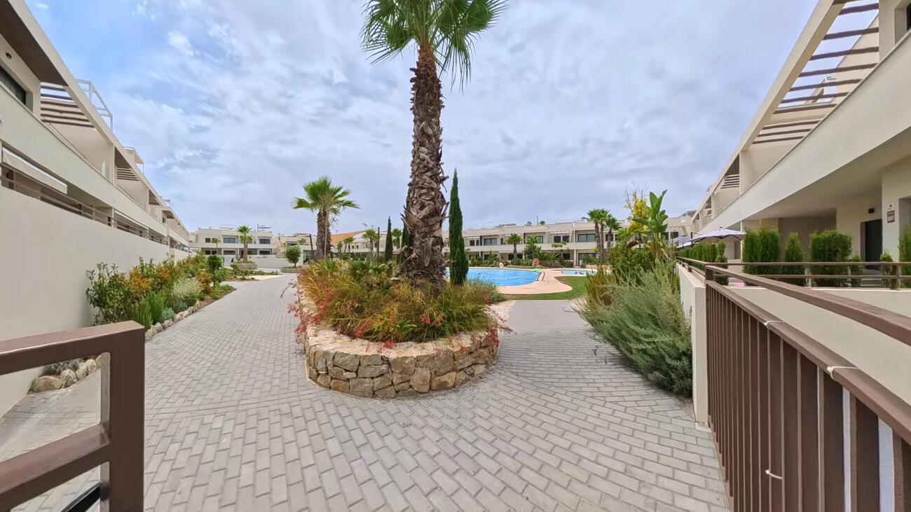 Apartamento en Torrevieja, Alicante, España 2 dormitorios, 93 m2 No. 194125