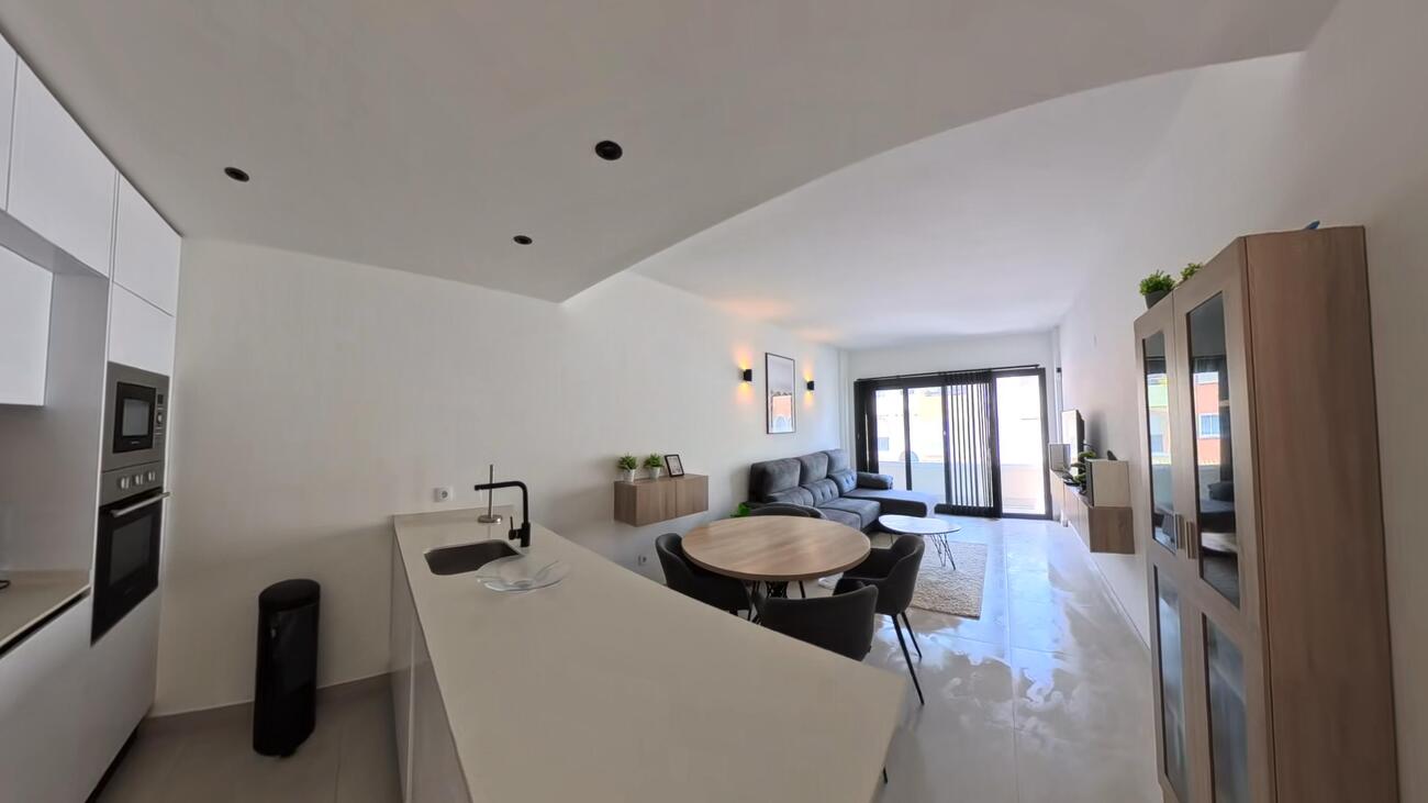 Apartamento en Torrevieja, Alicante, España 2 dormitorios, 93 m2 No. 194125