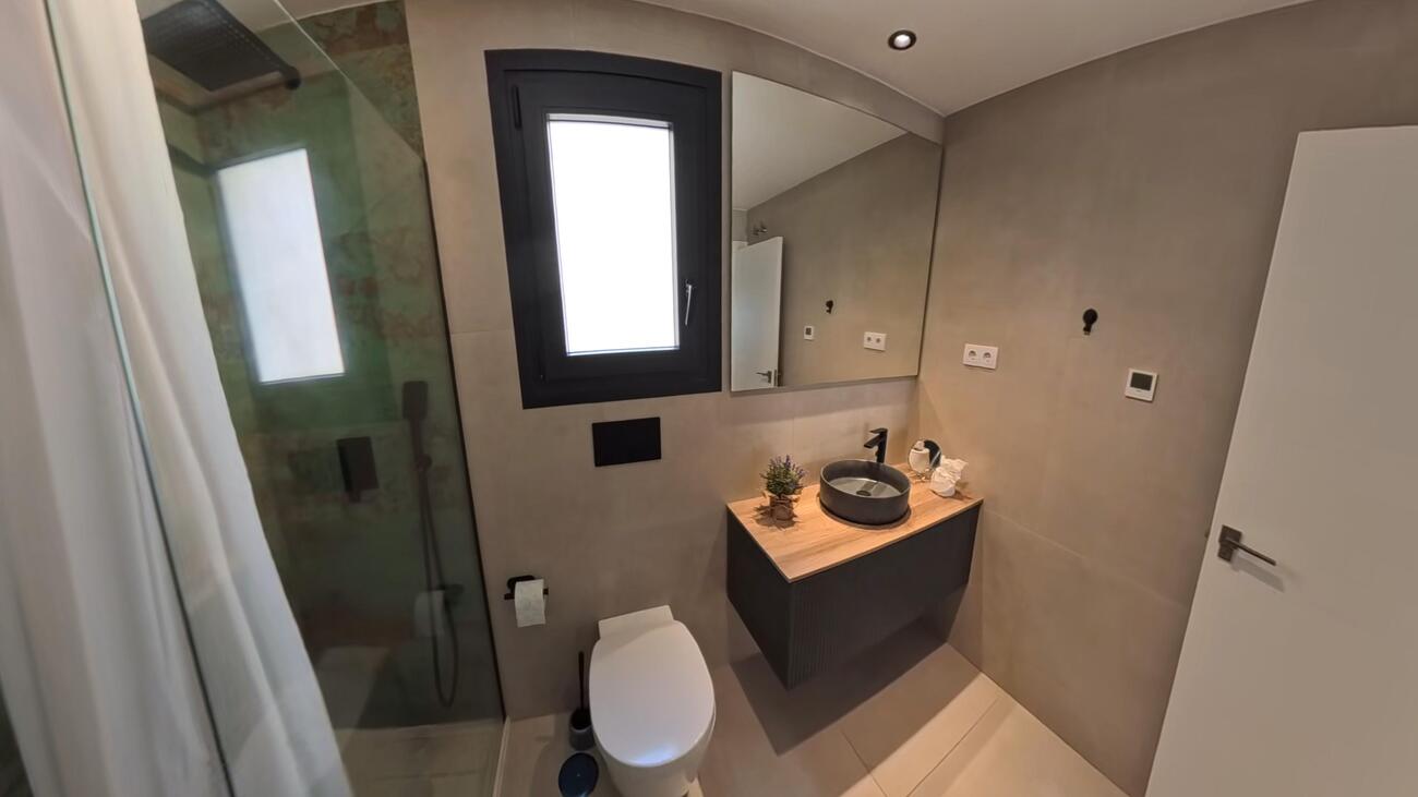 Apartamento en Torrevieja, Alicante, España 2 dormitorios, 93 m2 No. 194125