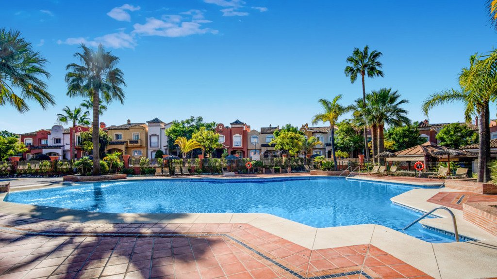 Apartment à Marbella, Malaga, Espagne 3 chambres, 200 m2 No. 172035