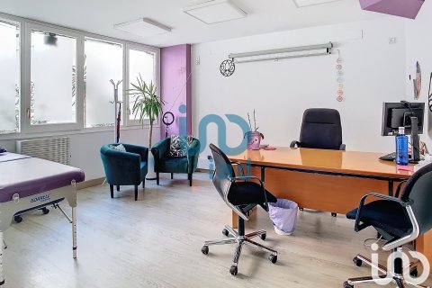 Commercial property à Barcelona, Espagne 291 m2 No. 153906