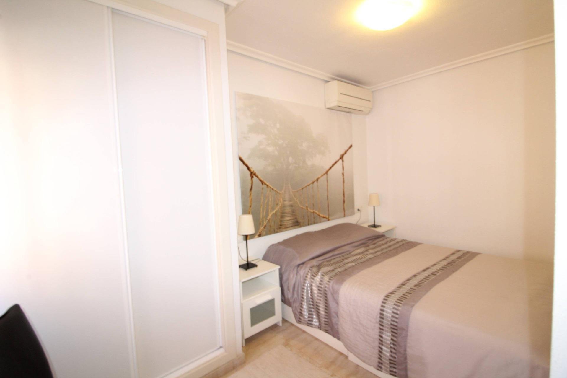 Apartment à Torrevieja, Alicante, Espagne 2 chambres, 67 m2 No. 184249