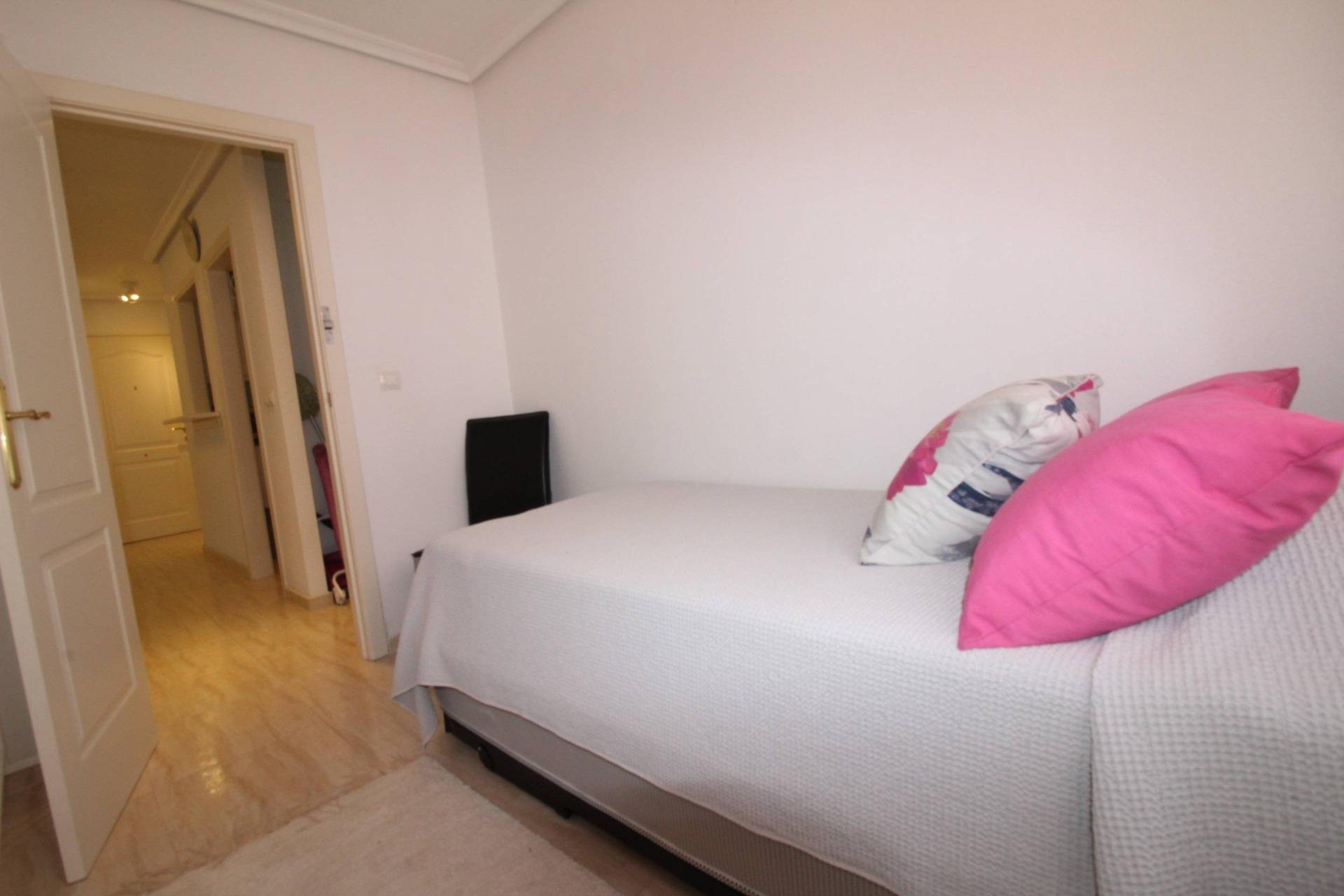 Apartment à Torrevieja, Alicante, Espagne 2 chambres, 67 m2 No. 184249