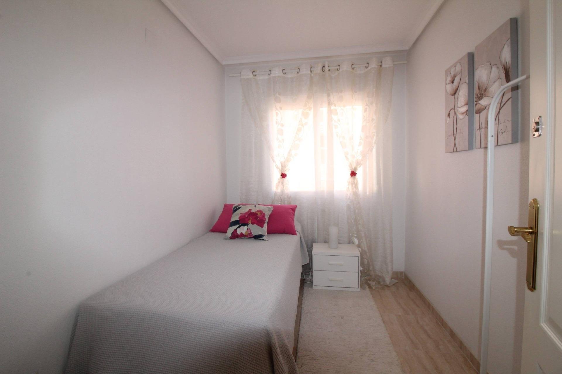 Apartment à Torrevieja, Alicante, Espagne 2 chambres, 67 m2 No. 184249