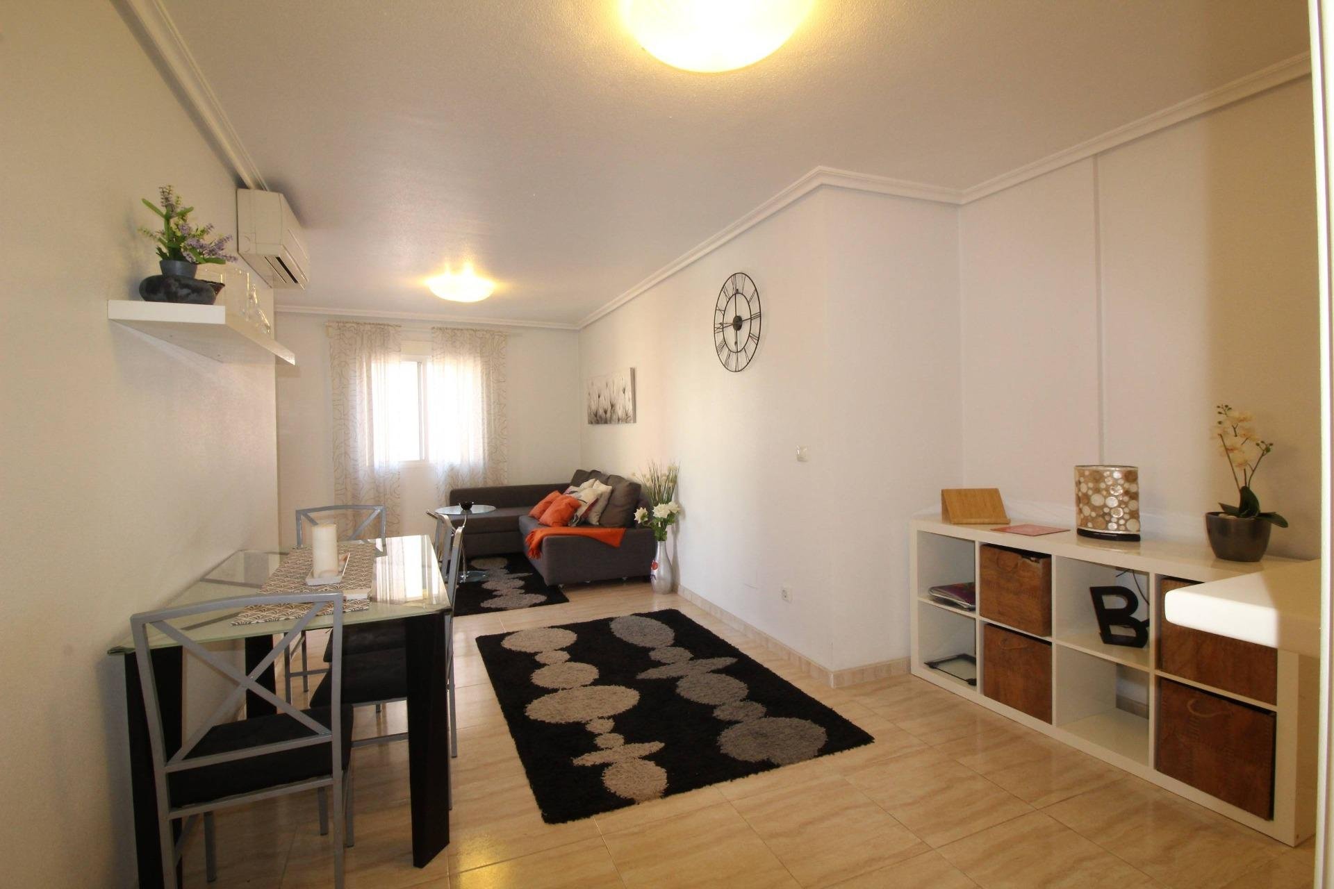 Apartment à Torrevieja, Alicante, Espagne 2 chambres, 67 m2 No. 184249