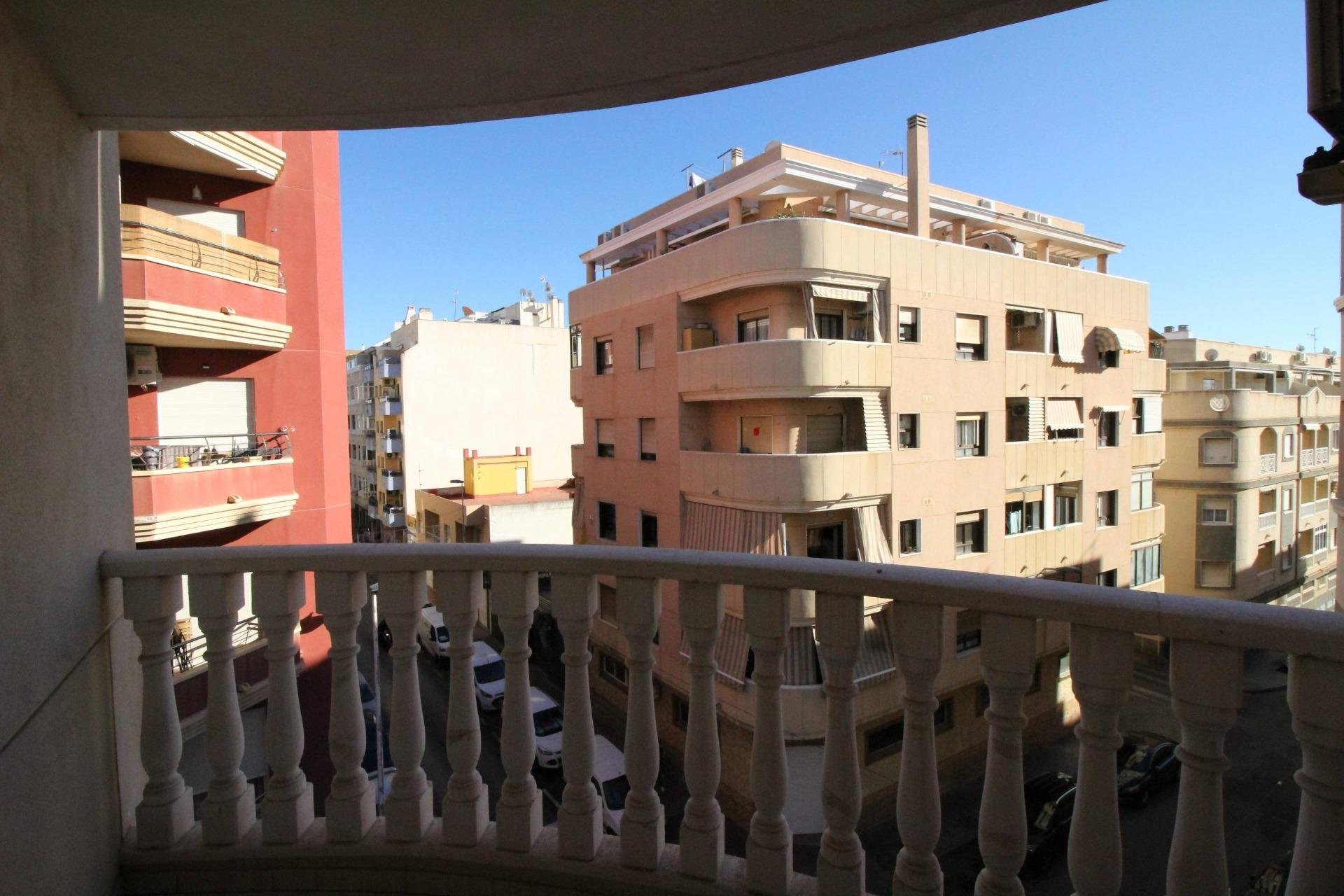 Apartment à Torrevieja, Alicante, Espagne 2 chambres, 67 m2 No. 184249