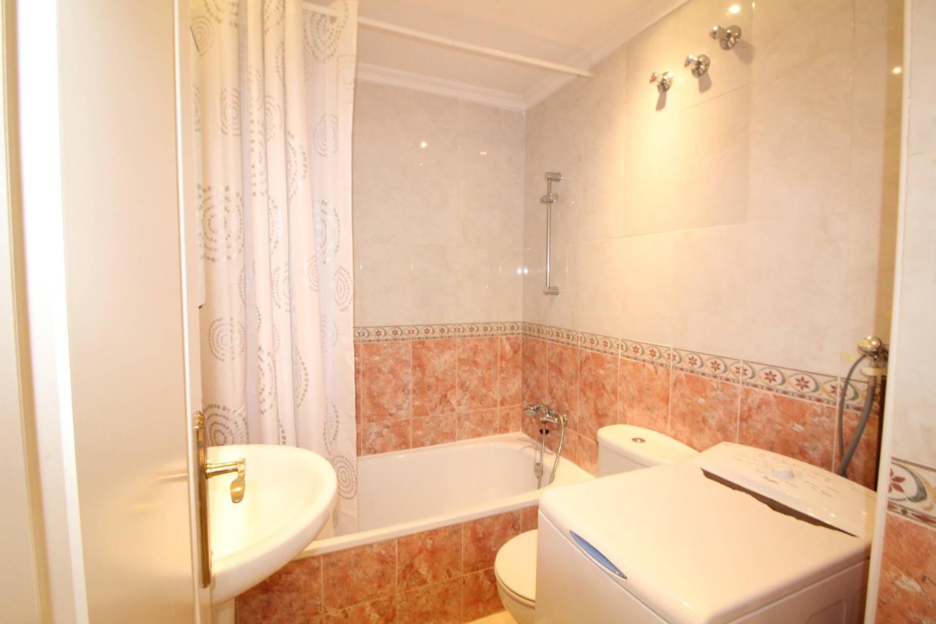 Apartment à Torrevieja, Alicante, Espagne 2 chambres, 67 m2 No. 184249