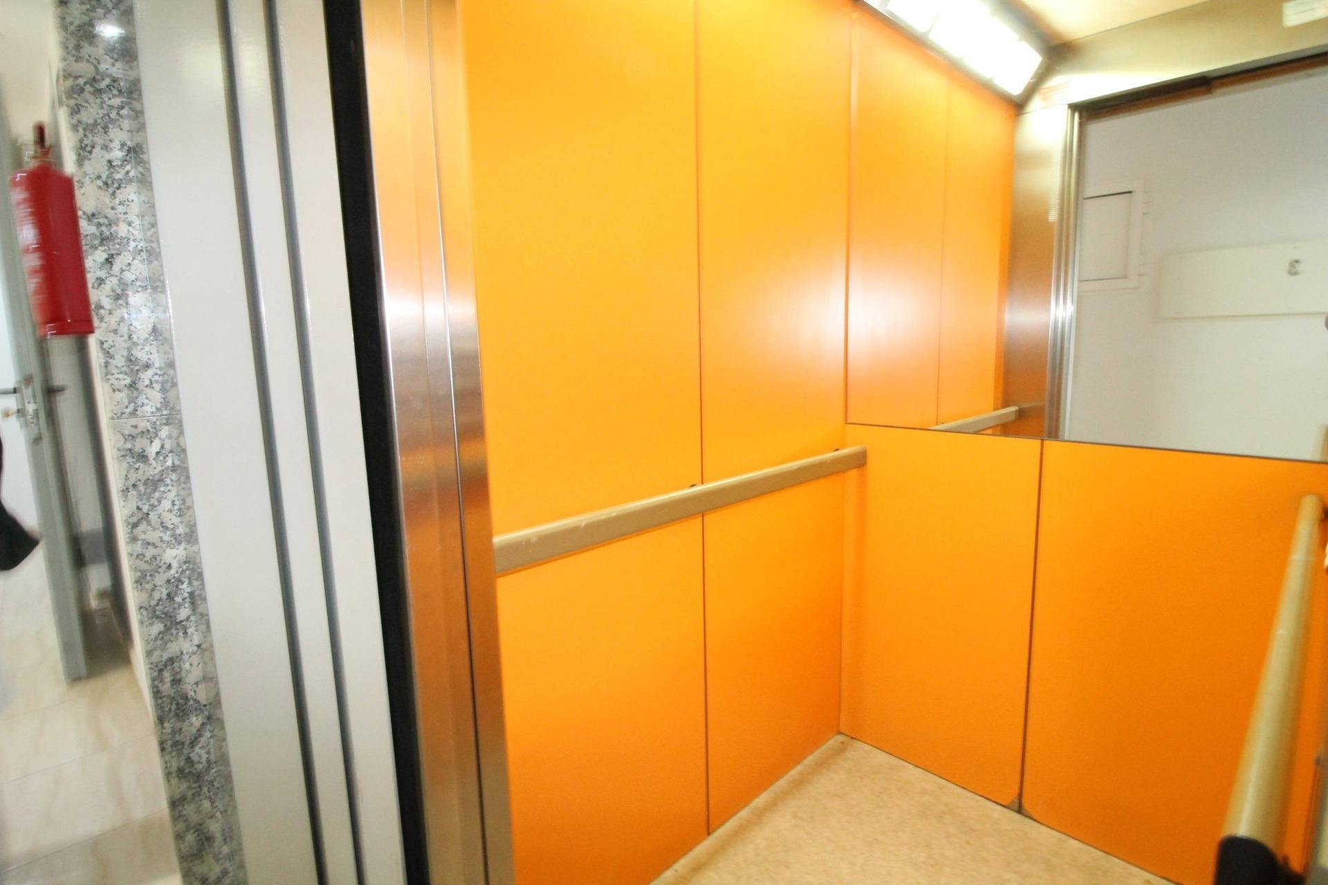 Apartment à Torrevieja, Alicante, Espagne 2 chambres, 67 m2 No. 184249