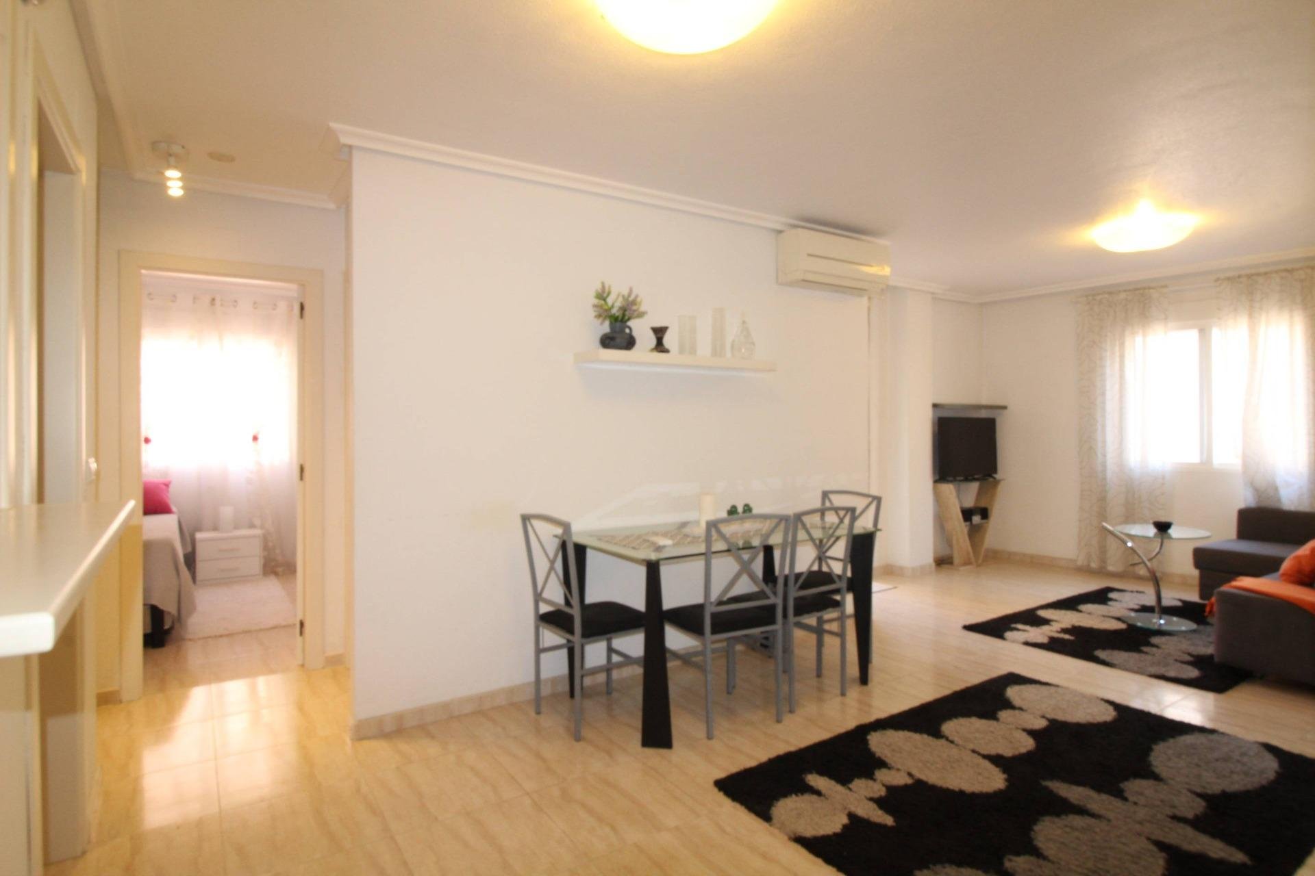 Apartment à Torrevieja, Alicante, Espagne 2 chambres, 67 m2 No. 184249