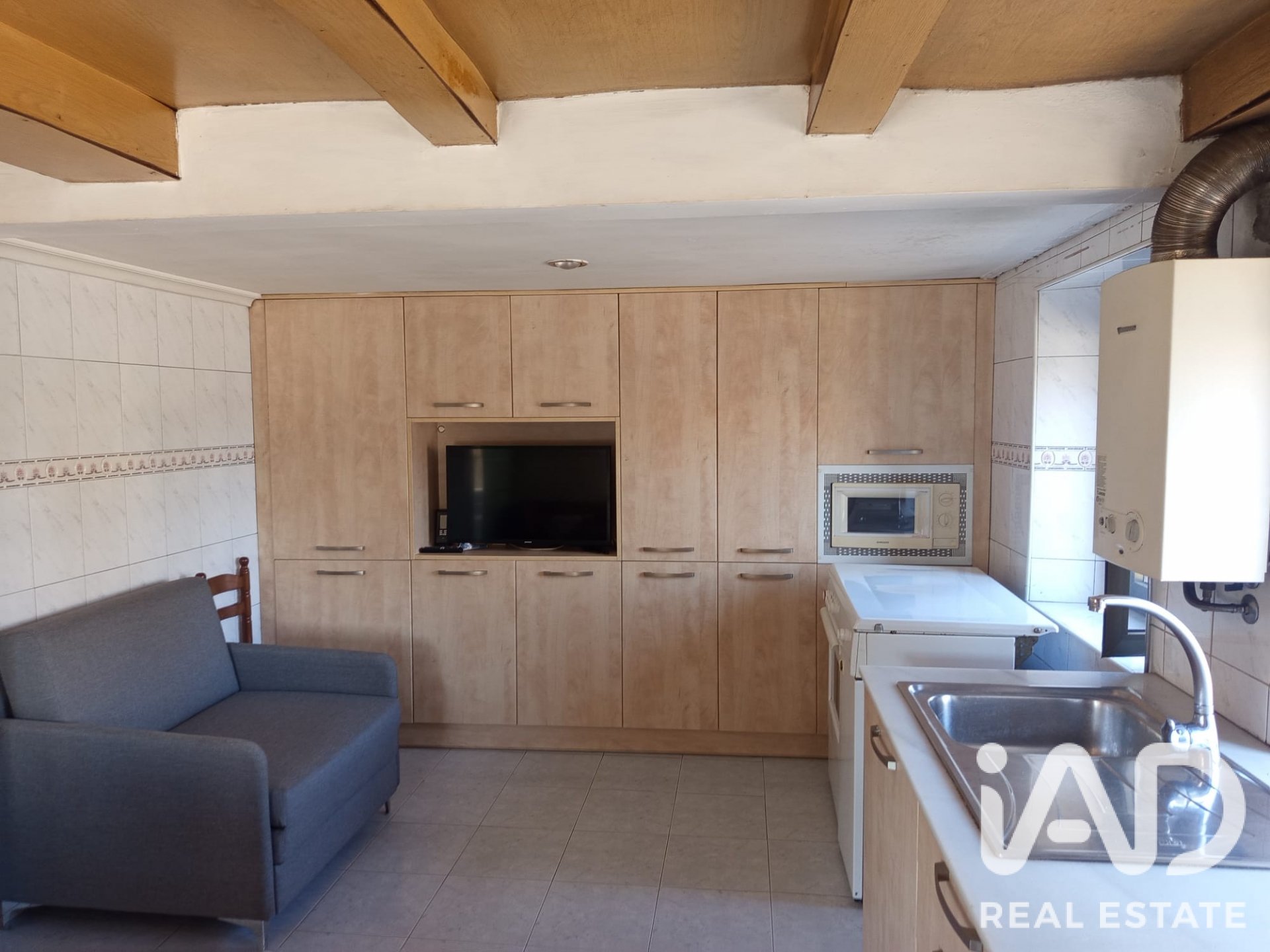 Villa in Vegaquemada, Leon, Spain 5 bedrooms, 156 sq.m. No. 195096