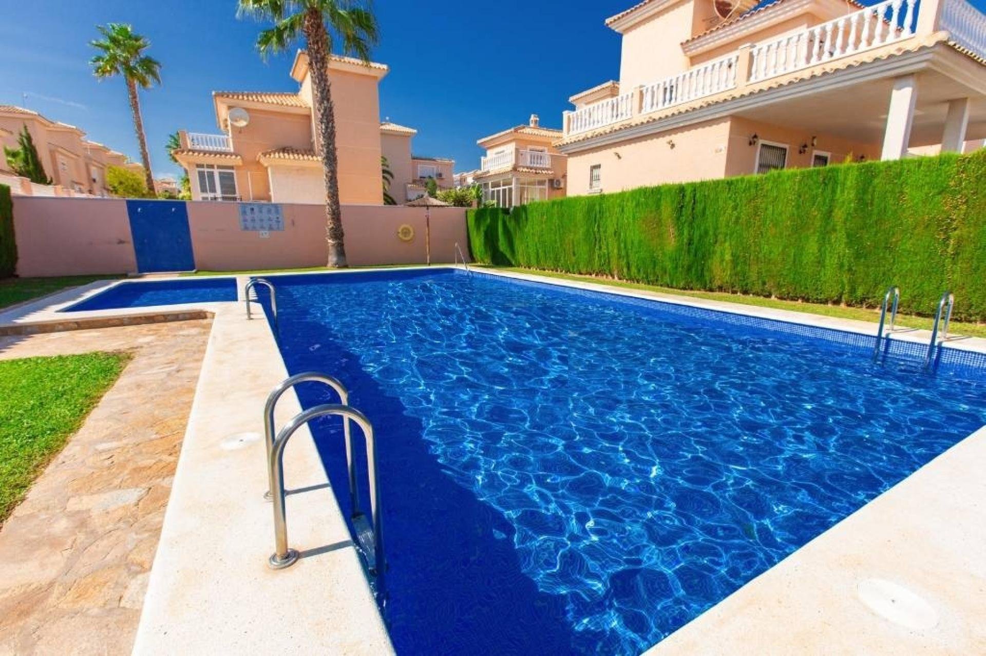 Villetta a schiera a Torrevieja, Alicante, Spagna 2 camere da letto, 90 mq. N° 138397