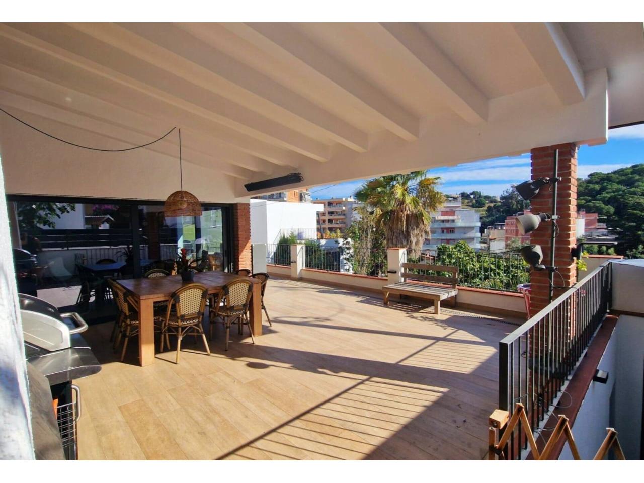 Dom w Lloret de Mar, Girona, Hiszpania 4 sypialnie, 239 mkw. nr 140796