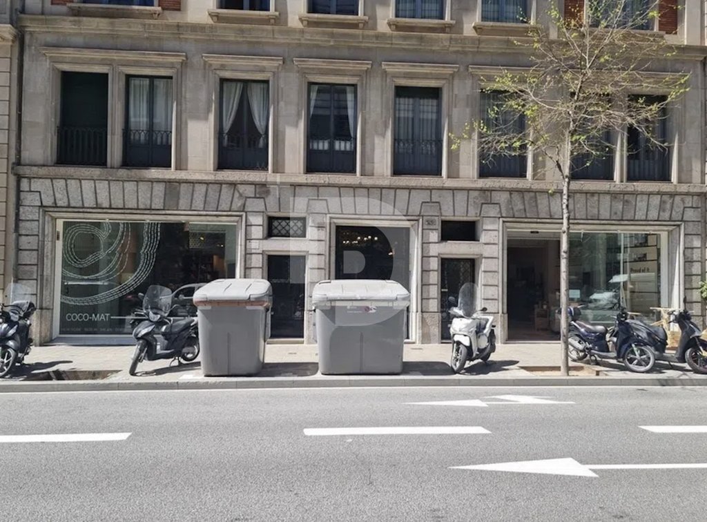 Commercial property à Barcelona, Espagne 1016 m2 No. 154859