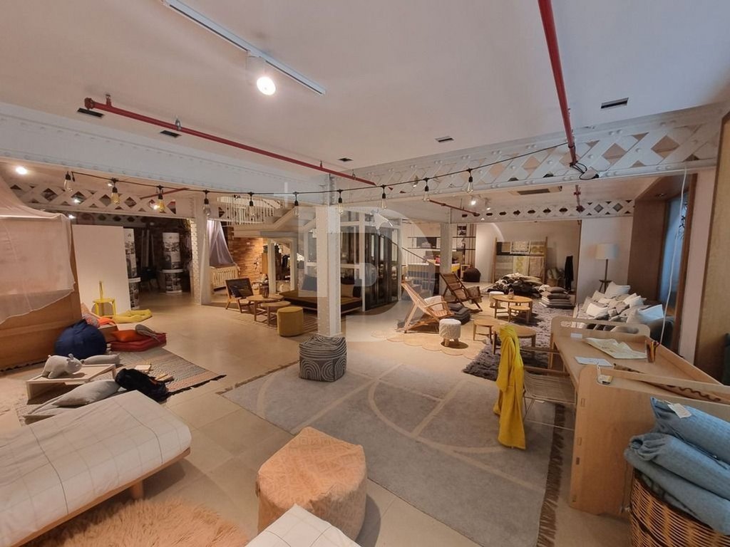 Commercial property à Barcelona, Espagne 1016 m2 No. 154859