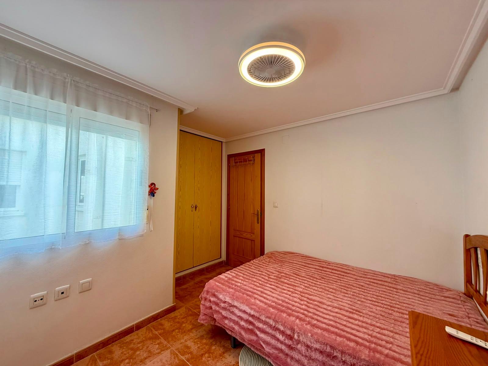 Apartamento en Torrevieja, Alicante, España 3 dormitorios, 82 m2 No. 190345