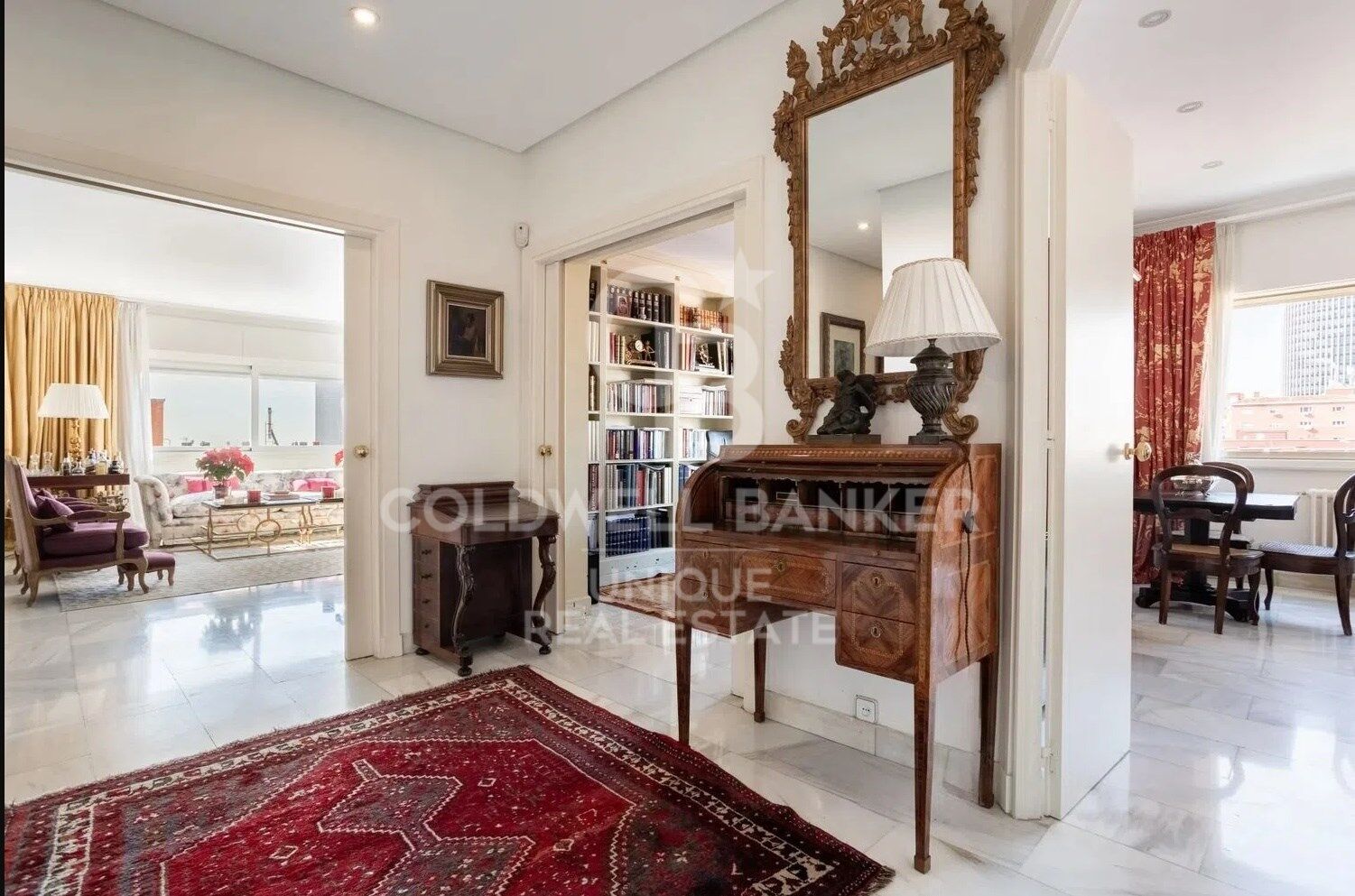 Bliźniak w Madrid, Hiszpania 4 sypialnie, 378 mkw. nr 159536