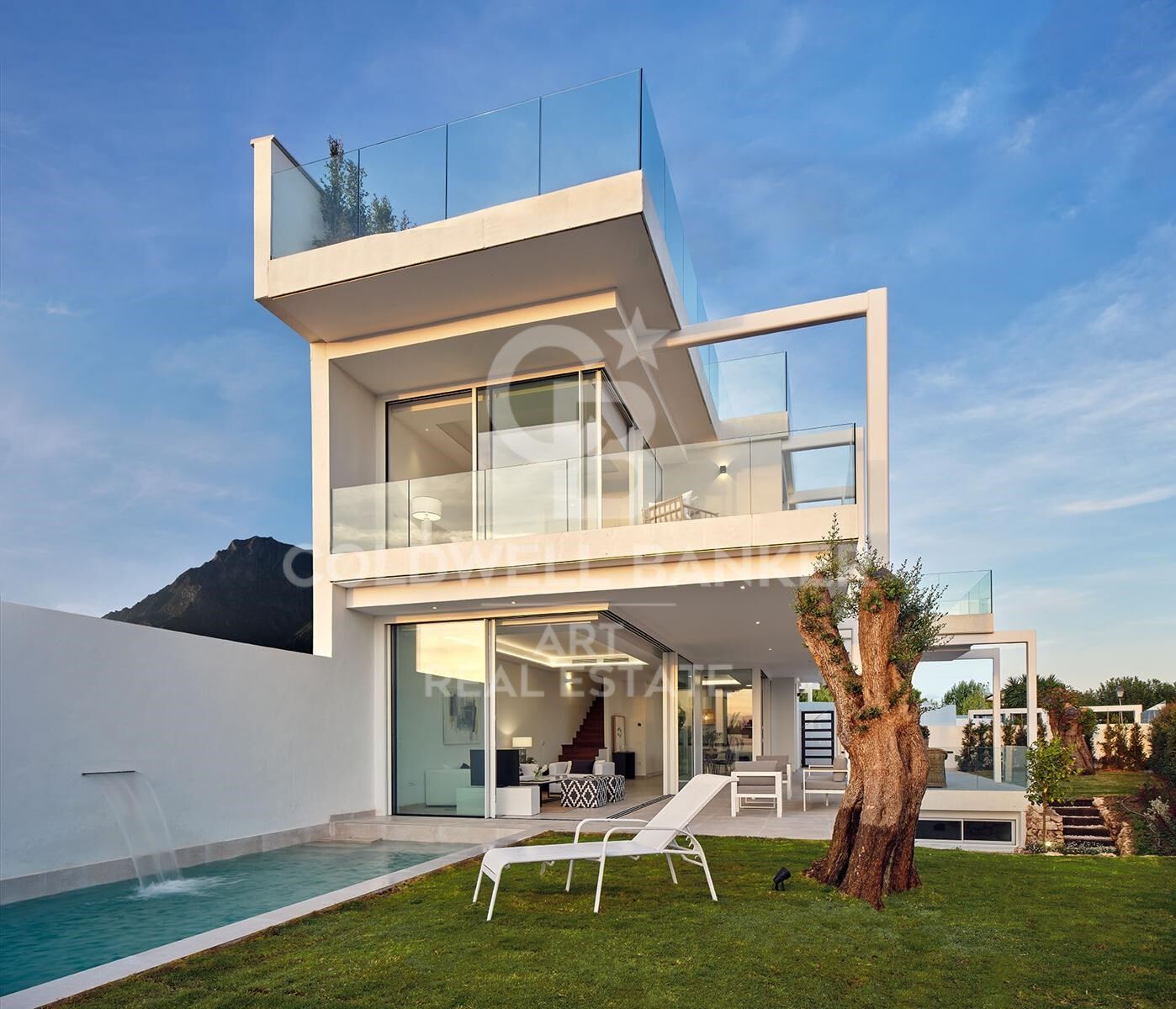 House à Marbella, Malaga, Espagne 5 chambres, 348 m2 No. 159534