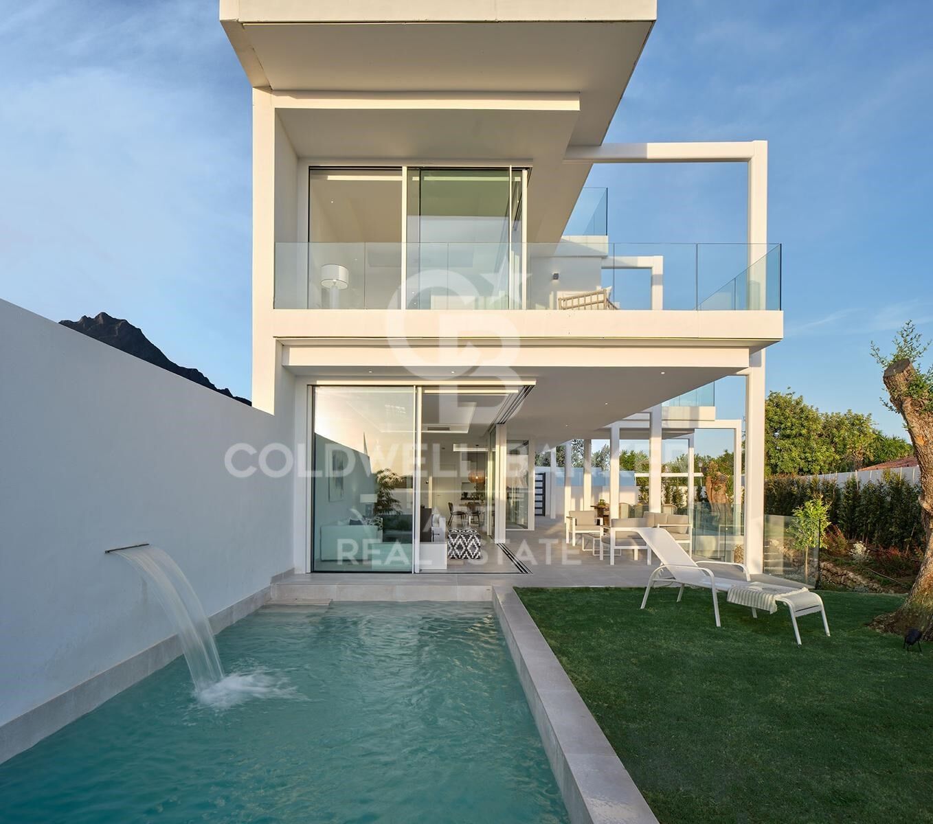 House à Marbella, Malaga, Espagne 5 chambres, 348 m2 No. 159534