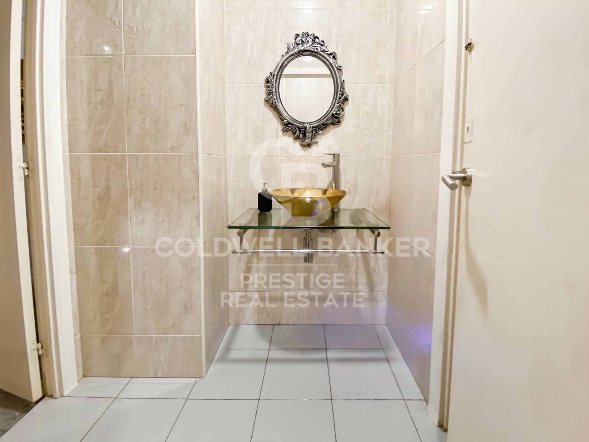 Commercial property à Barcelona, Espagne 153 m2 No. 159532