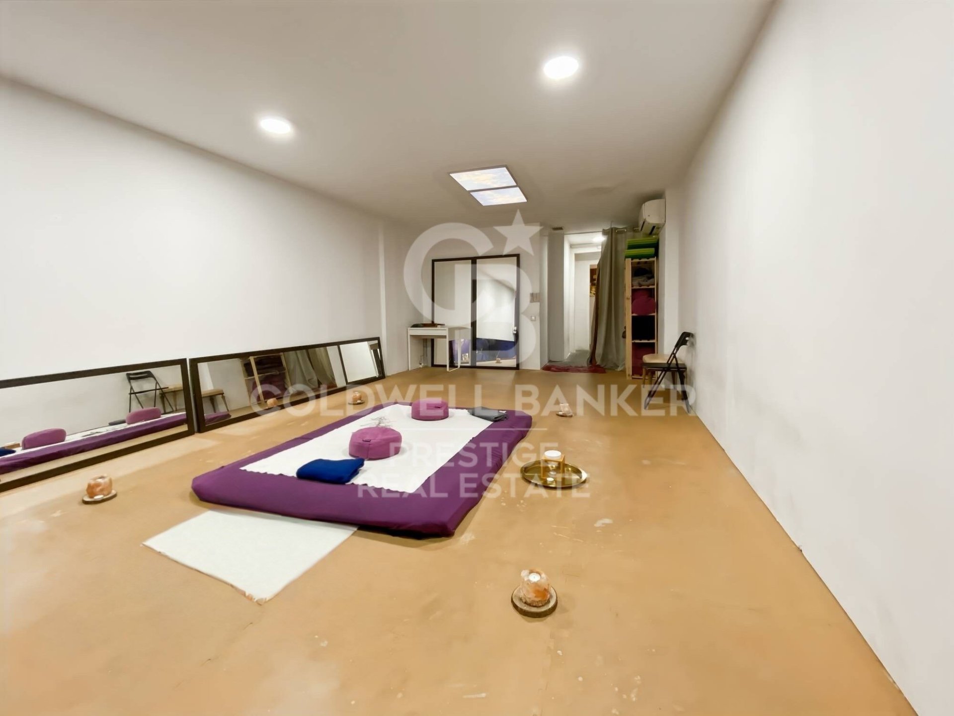 Commercial property à Barcelona, Espagne 153 m2 No. 159532