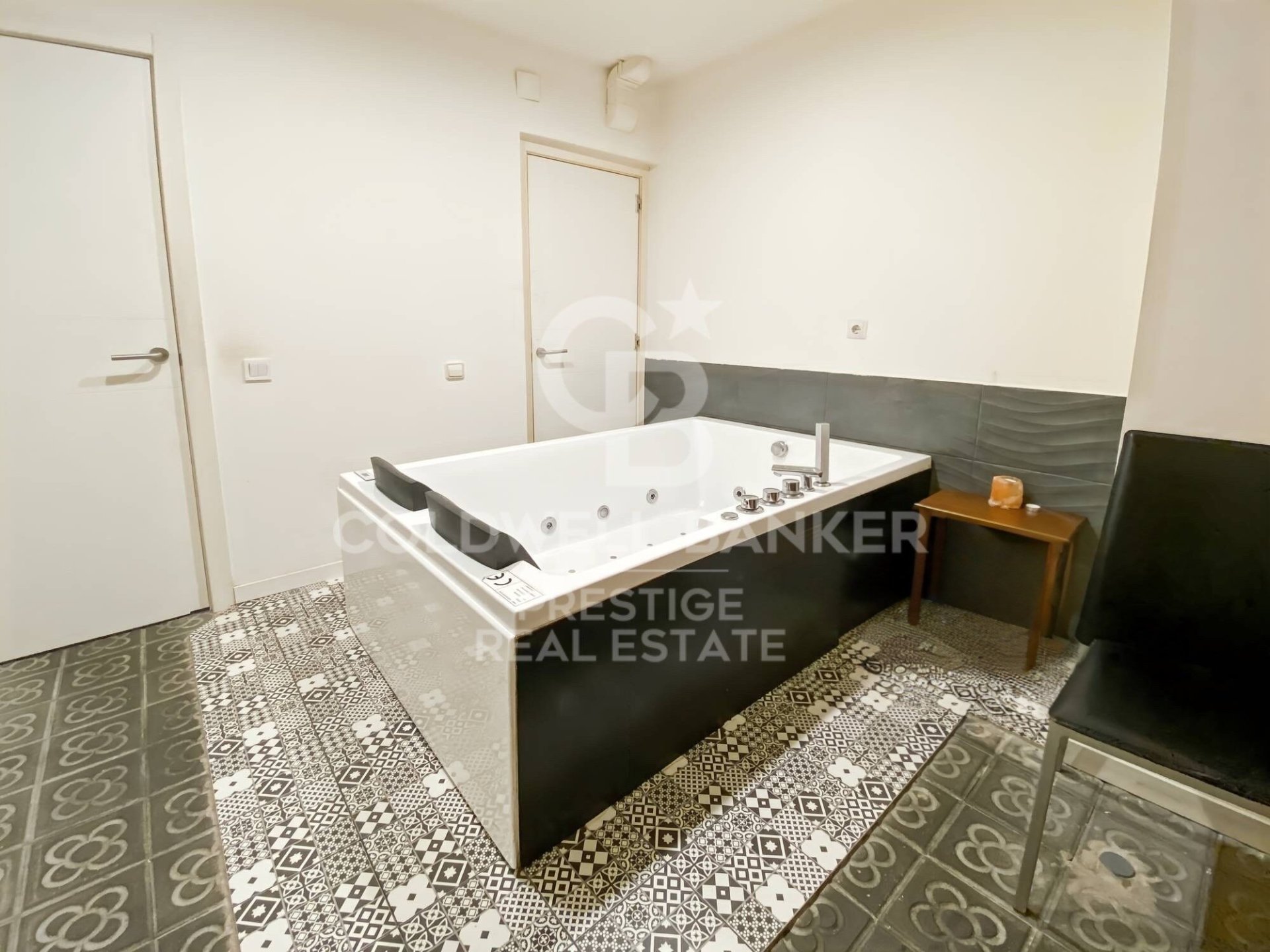 Commercial property à Barcelona, Espagne 153 m2 No. 159532
