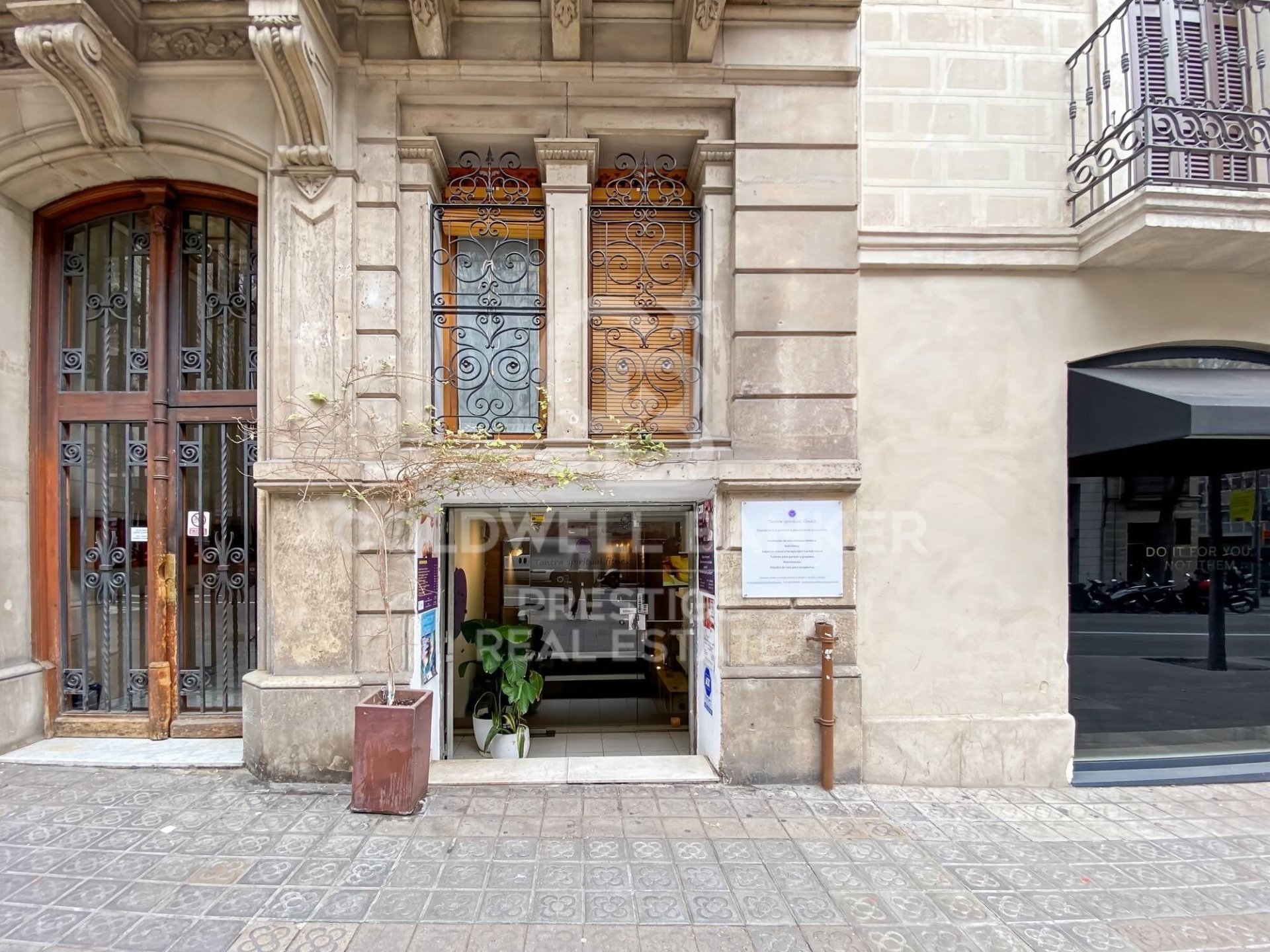 Commercial property à Barcelona, Espagne 153 m2 No. 159532