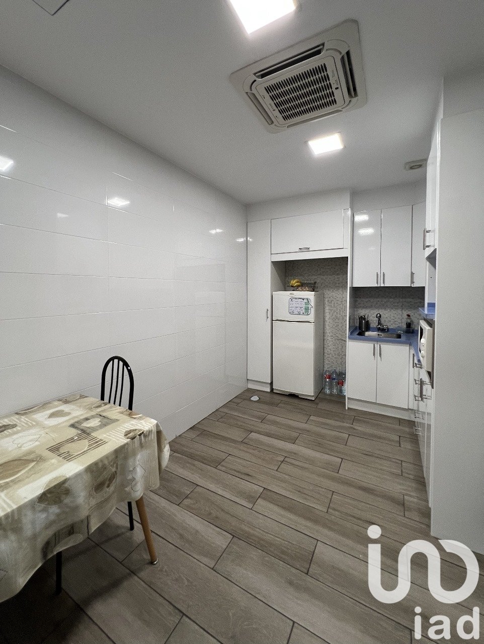 Commercial property à Alcala de Henares, Madrid, Espagne 452 m2 No. 152953