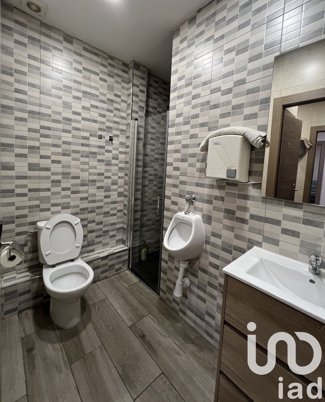 Commercial property à Alcala de Henares, Madrid, Espagne 452 m2 No. 152953