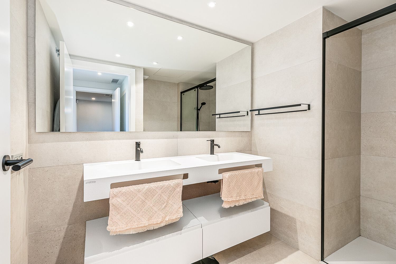Apartment à Sitges, Barcelona, Espagne 2 chambres, 108 m2 No. 161753