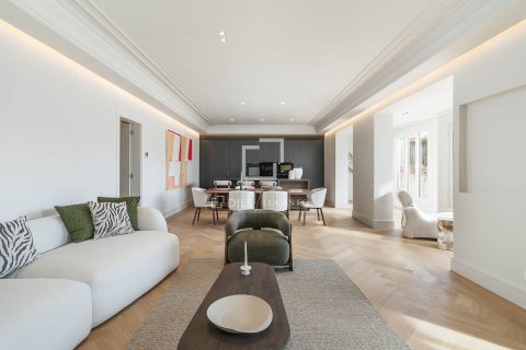 Apartament w Barcelona, Hiszpania 4 sypialnie, 273 mkw. nr 150804