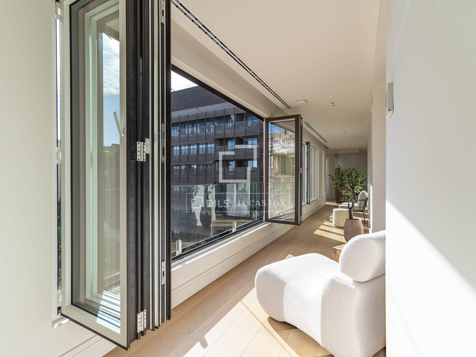 Apartment in Barcelona, Spain 4 bedrooms, 273 sq.m. No. 150804