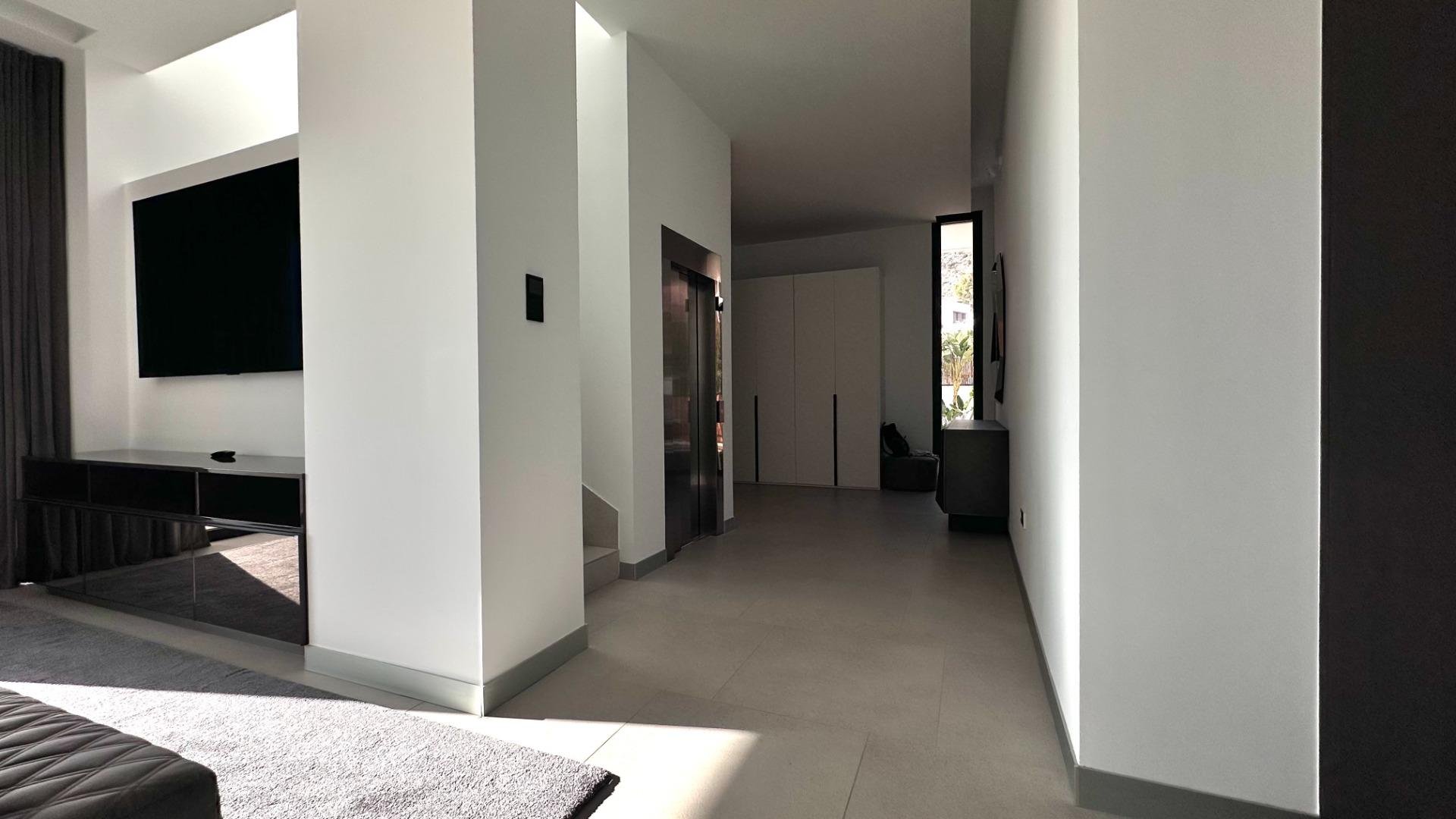 Villa à Finestrat, Alicante, Espagne 691 m2 No. 165556