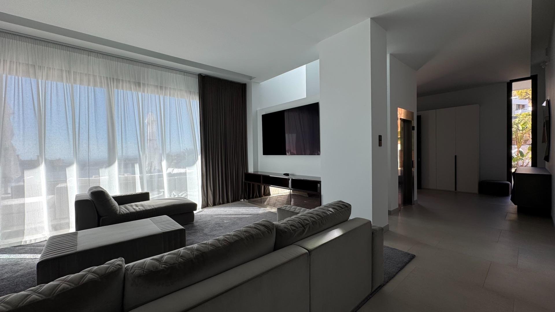 Villa à Finestrat, Alicante, Espagne 691 m2 No. 165556