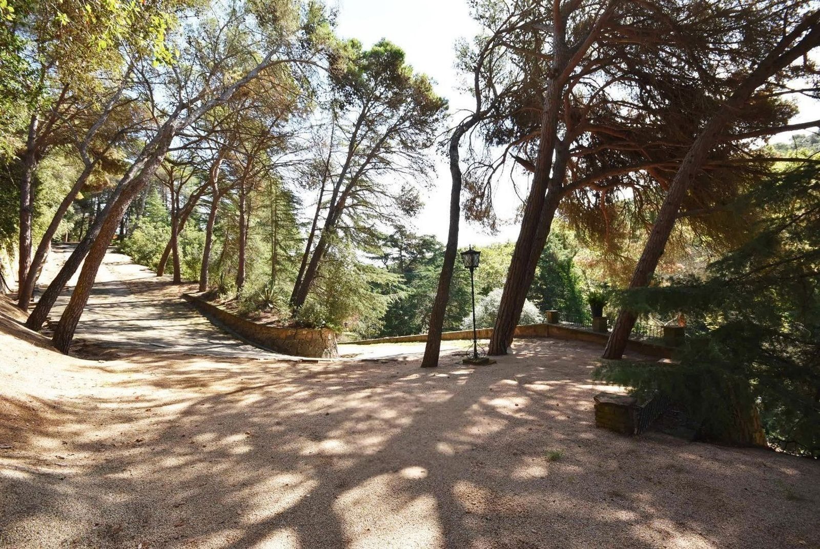 Hus i Barcelona, Spanien 12 sovrum, 1200 kvm. Nr. 178331