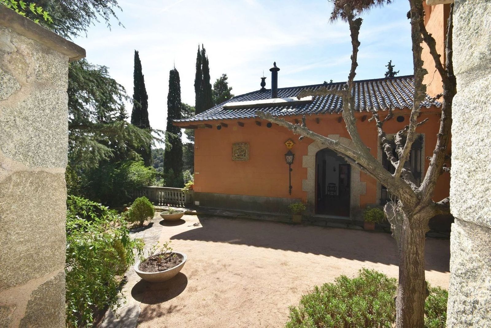 Hus i Barcelona, Spanien 12 sovrum, 1200 kvm. Nr. 178331
