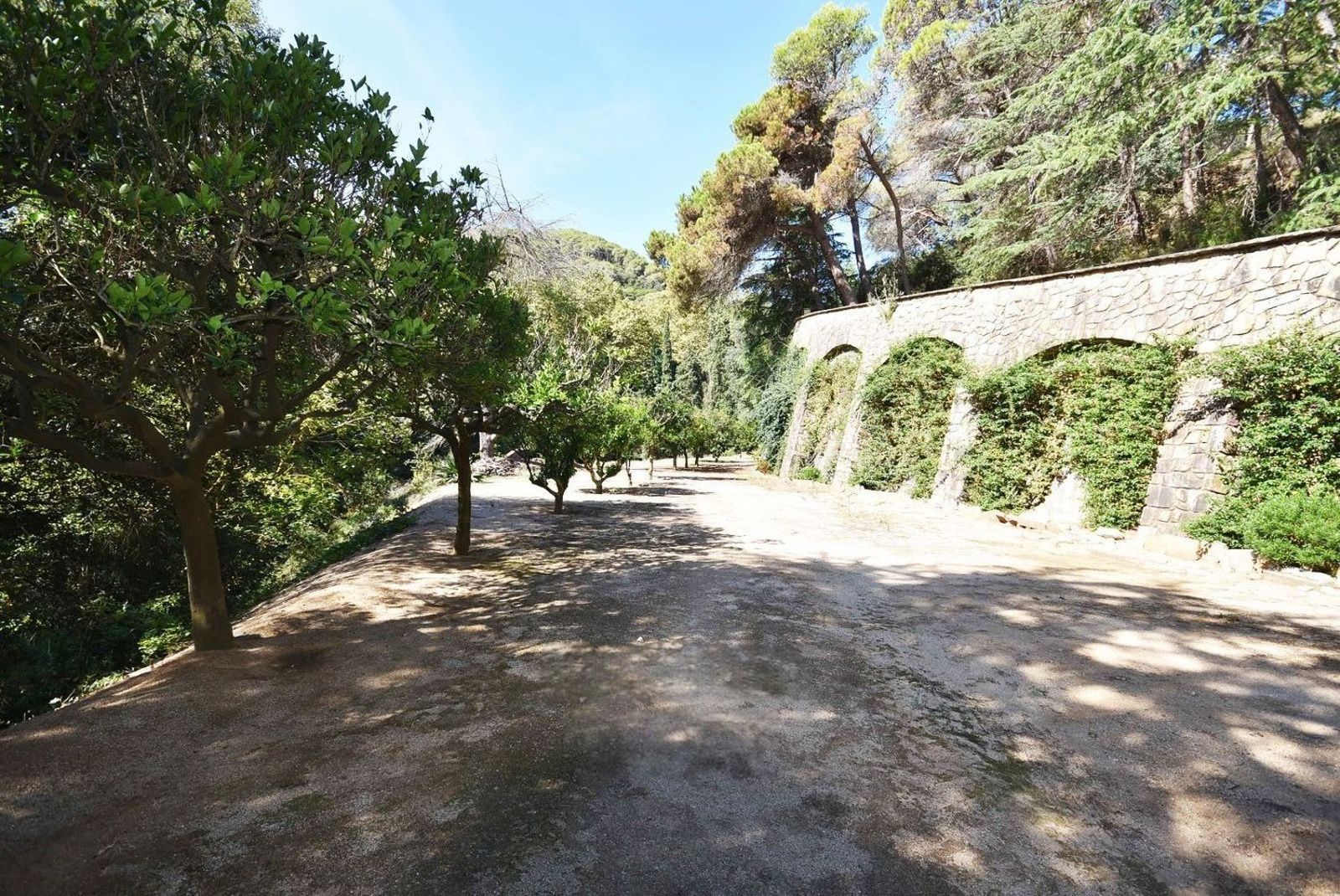 Hus i Barcelona, Spanien 12 sovrum, 1200 kvm. Nr. 178331