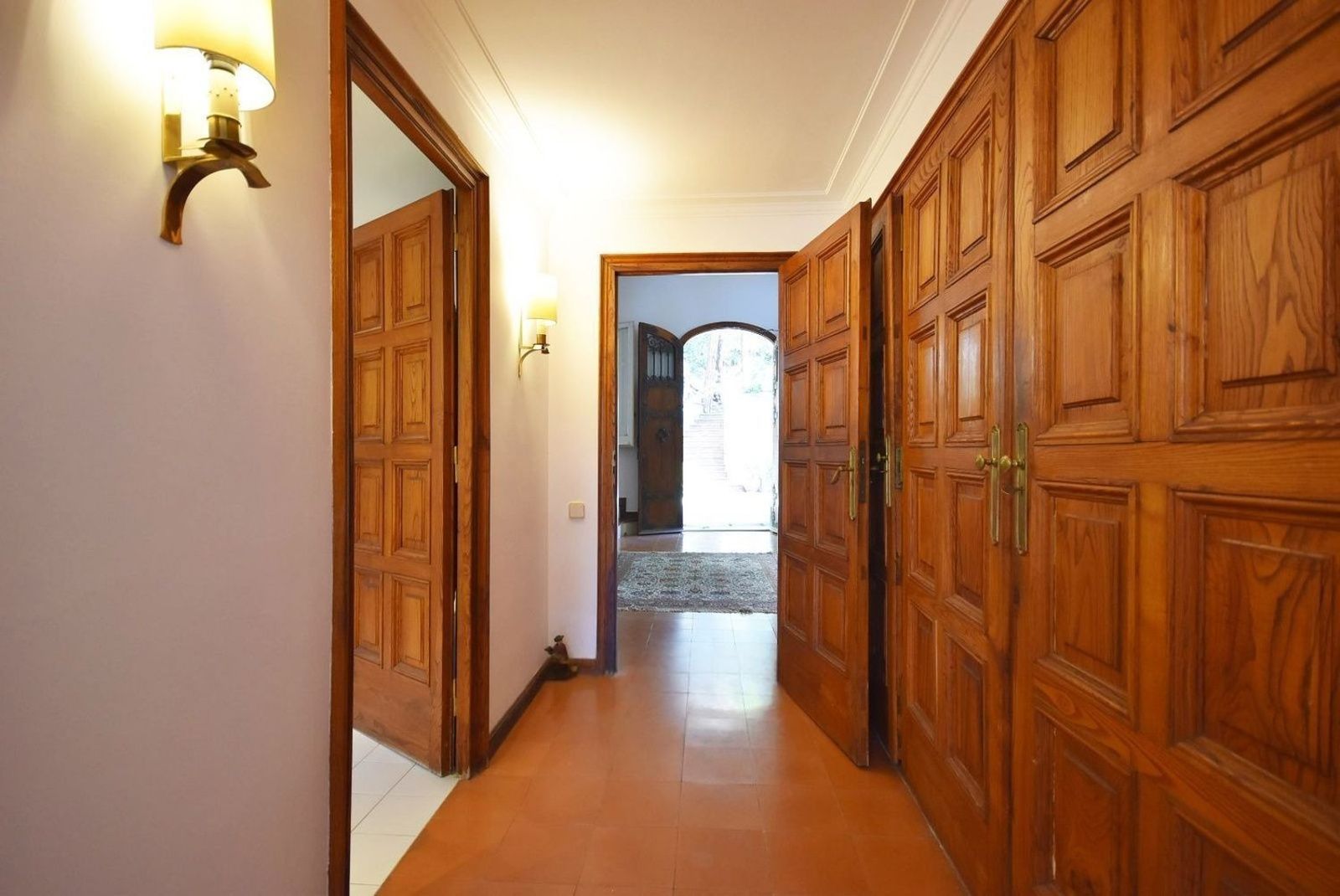 Hus i Barcelona, Spanien 12 sovrum, 1200 kvm. Nr. 178331