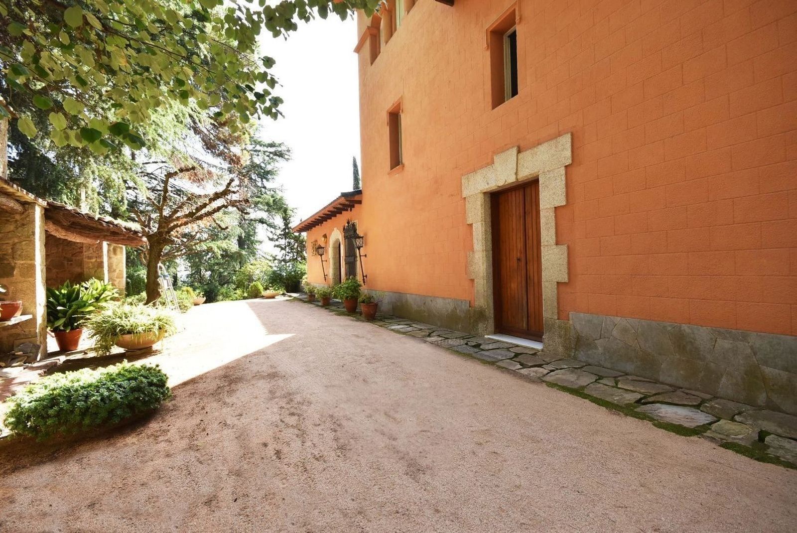 Hus i Barcelona, Spanien 12 sovrum, 1200 kvm. Nr. 178331