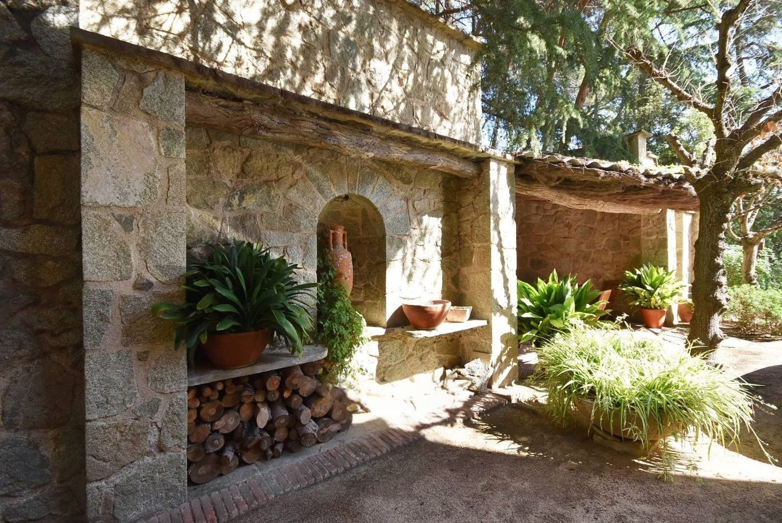 Hus i Barcelona, Spanien 12 sovrum, 1200 kvm. Nr. 178331