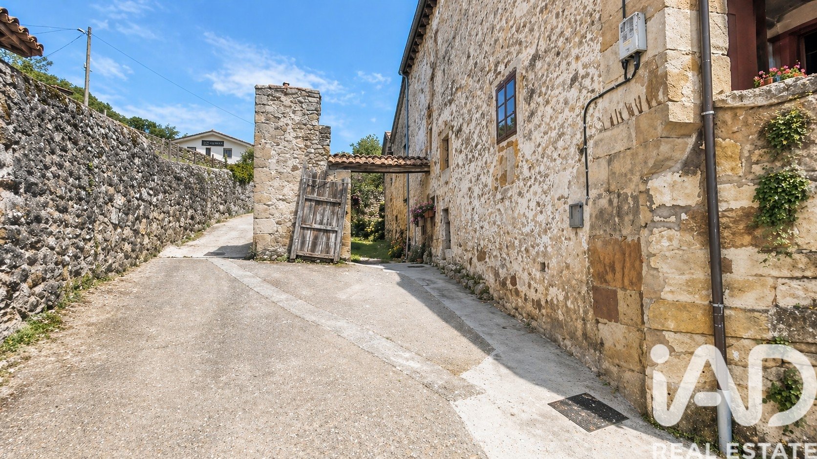 Townhouse in Corvera de Toranzo, Cantabria, Spain 4 bedrooms, 576 sq.m. No. 172553