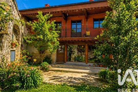 Villetta a schiera a Corvera de Toranzo, Cantabria, Spagna 4 camere da letto, 576 mq. N° 172553